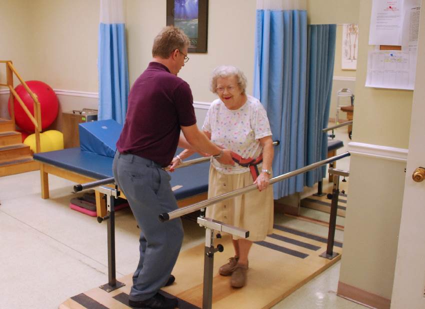 Сколько времени требуется на реабилитацию после перелома шейки бедра у пожилых